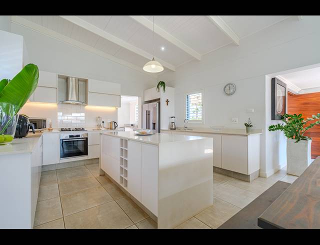 2 BEDROOM TOWNHOUSE FOR SALE IN SHAKAS ROCK